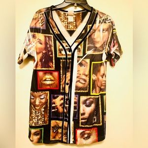 Women’s fashion print t shirt. 39” long. Polyester. Can fit a M. Size S (New)